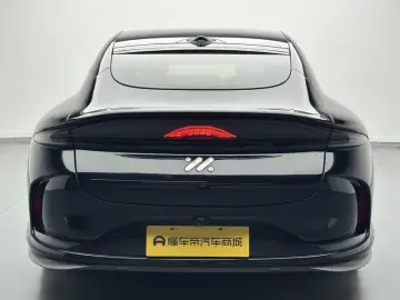 2024 IM Motors (Zhiji) L6 с пробегом 72 300 км