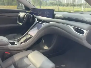 2024 IM Motors (Zhiji) L6 с пробегом 25 000 км