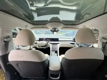 2024 IM Motors (Zhiji) L6 с пробегом 22 000 км