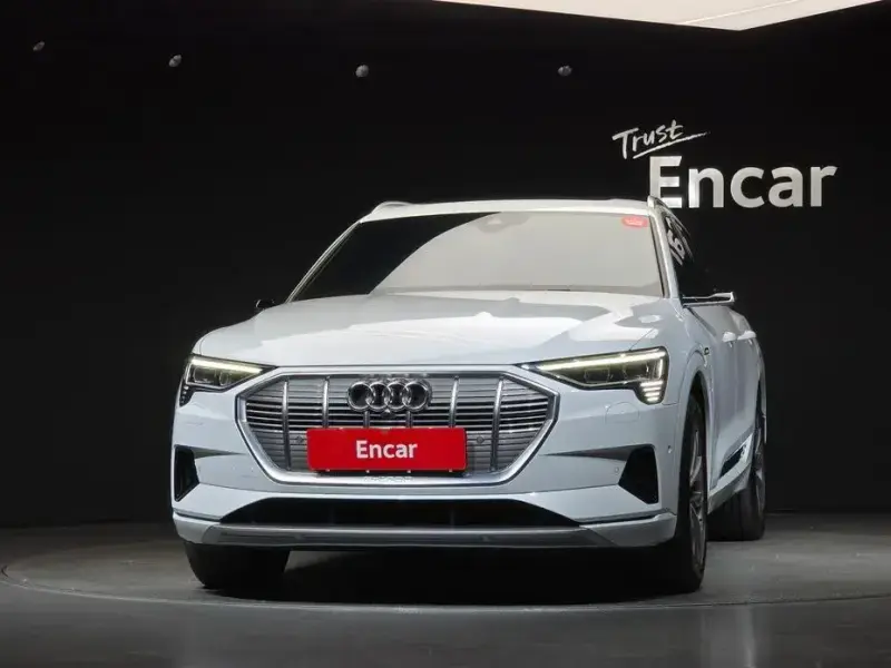 2021 Audi e-tron с пробегом 54 273 км