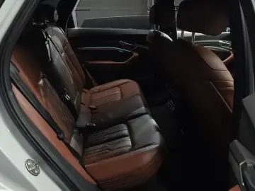 2021 Audi e-tron с пробегом 54 273 км