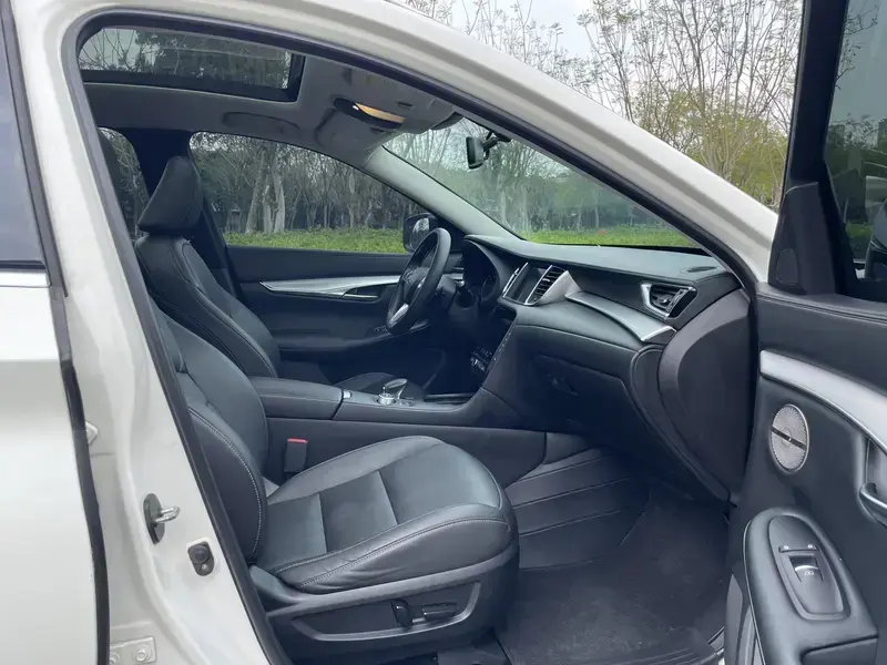 2020 Infiniti QX50 с пробегом 103 000 км