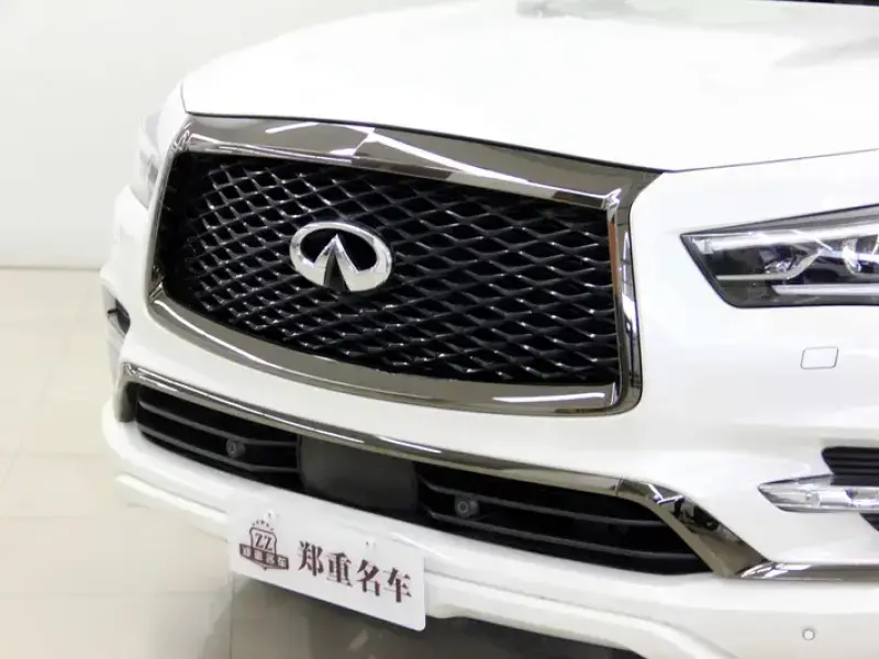 2023 Infiniti QX80 с пробегом 17 000 км