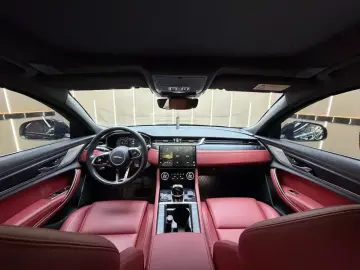 2022 Jaguar XF с пробегом 32 300 км