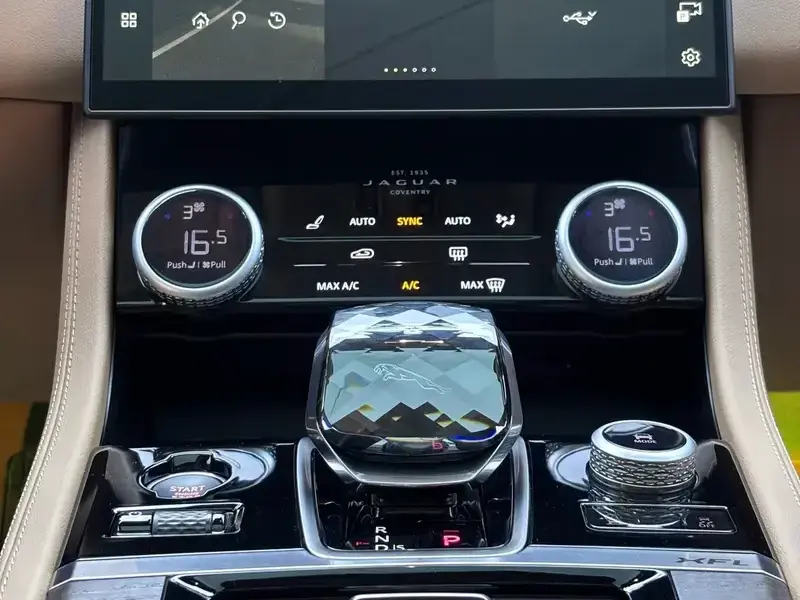2024 Jaguar XF с пробегом 14 000 км