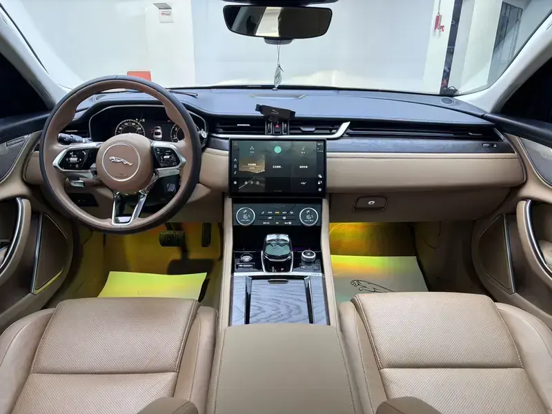 2024 Jaguar XF с пробегом 14 000 км
