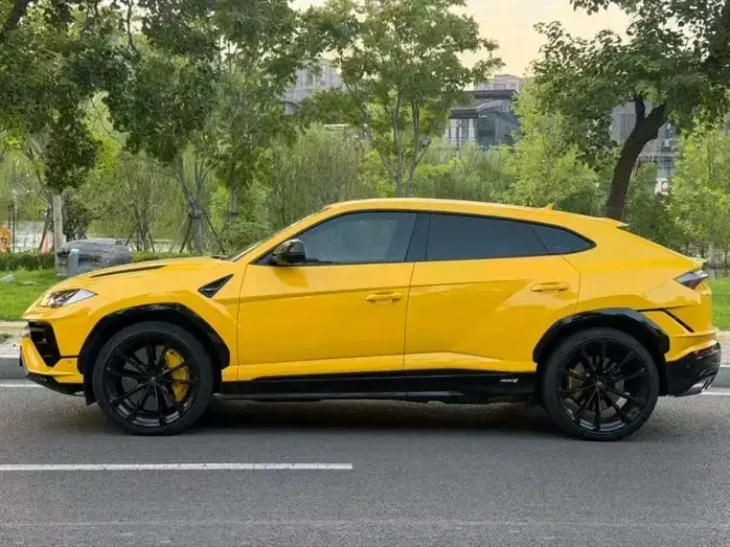 2023 Lamborghini Urus с пробегом 9 000 км