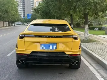 2023 Lamborghini Urus с пробегом 9 000 км
