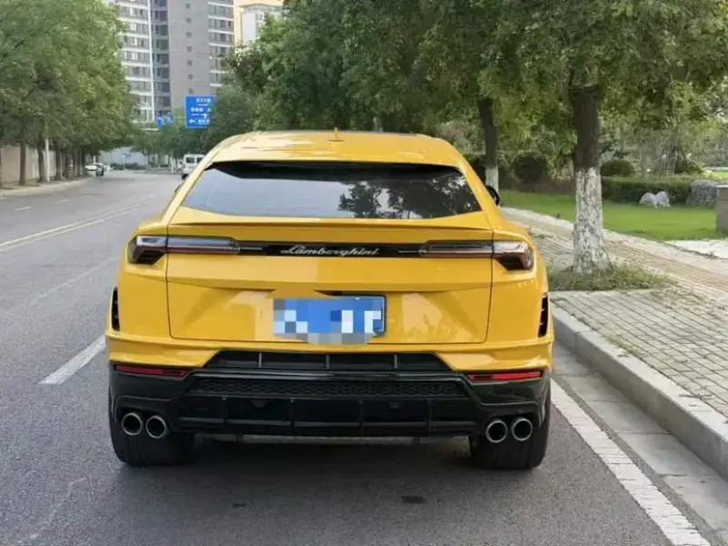 2023 Lamborghini Urus с пробегом 9 000 км