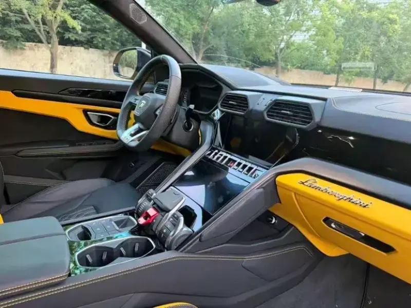 2023 Lamborghini Urus с пробегом 9 000 км