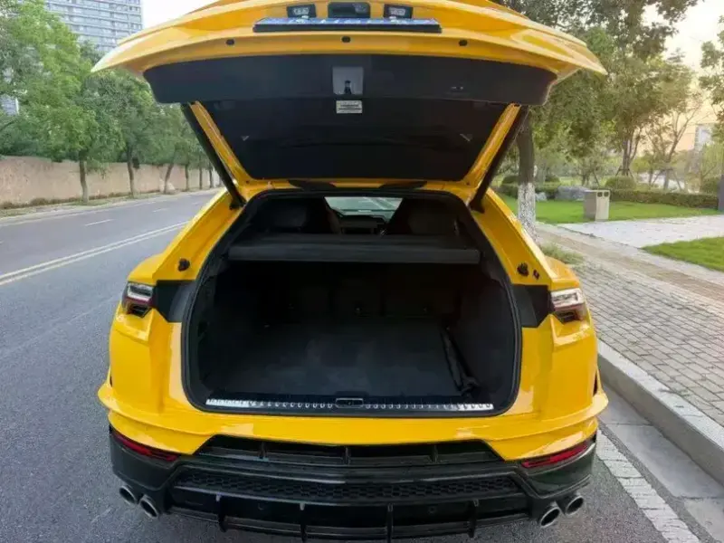 2023 Lamborghini Urus с пробегом 9 000 км