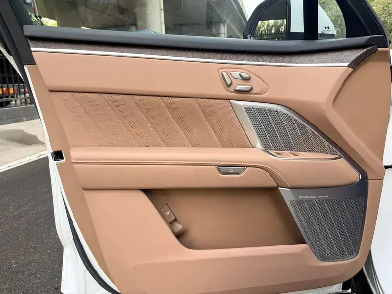 2025 Nio Onvo L90 с пробегом 27 000 км