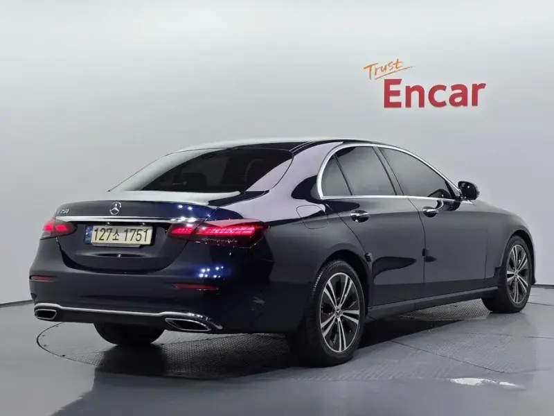 2022 Mercedes-Benz E-Класс с пробегом 77 978 км