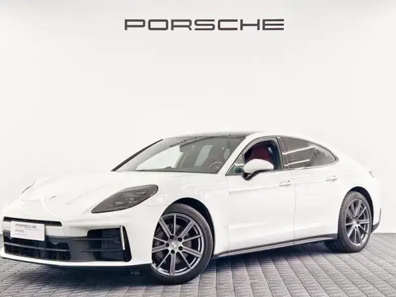 2024 Porsche Panamera с пробегом 31 000 км