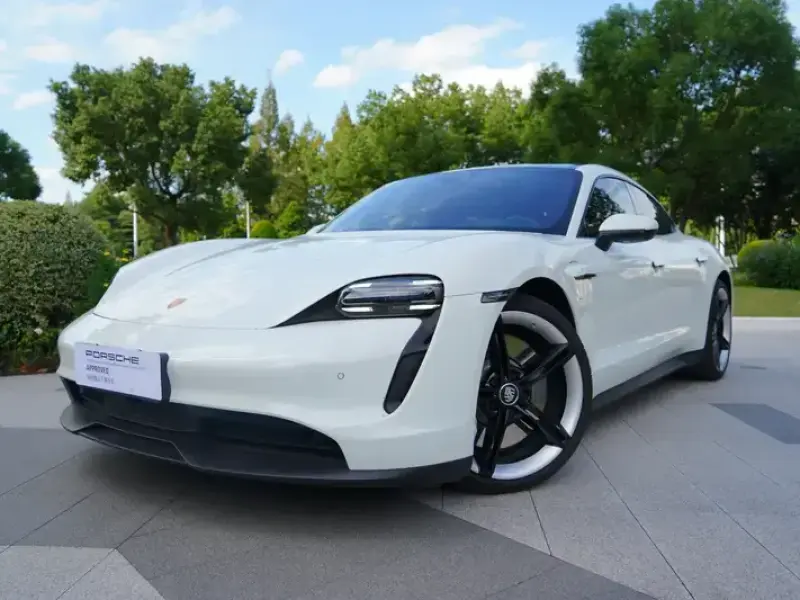 2022 Porsche Taycan с пробегом 26 500 км