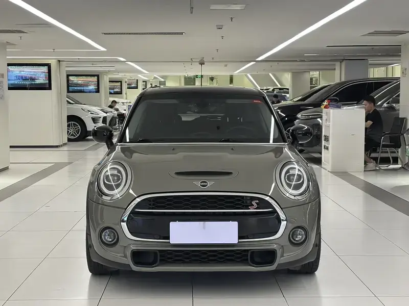 2019 Mini MINI с пробегом 53 000 км