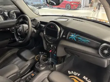 2019 Mini MINI с пробегом 53 000 км