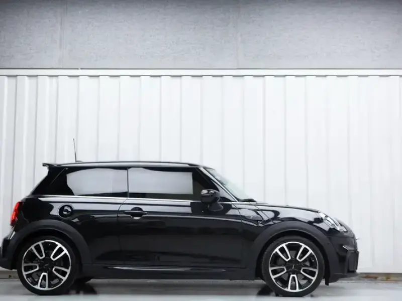 2023 Mini MINI с пробегом 5 000 км