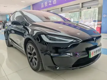 2023 Tesla Model X с пробегом 16 000 км