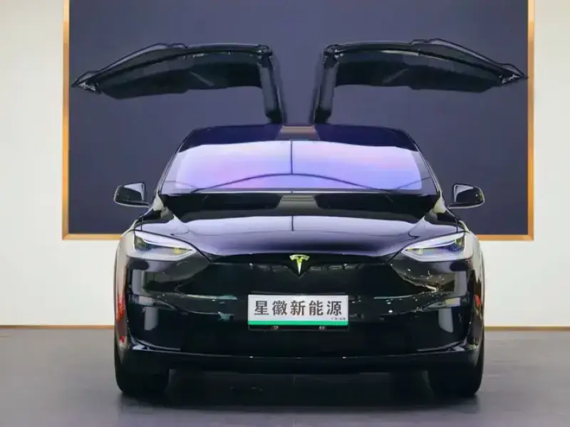 2023 Tesla Model X с пробегом 16 000 км