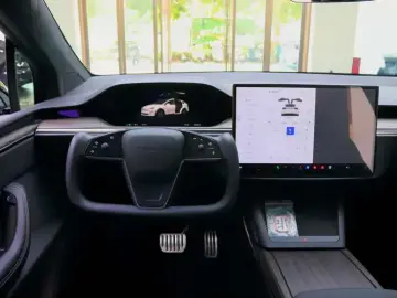 2023 Tesla Model X с пробегом 16 000 км