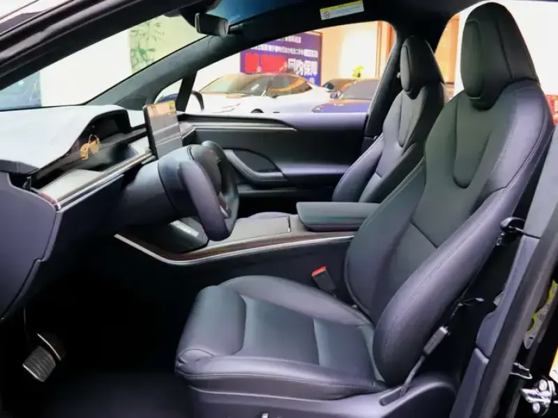 2023 Tesla Model X с пробегом 16 000 км