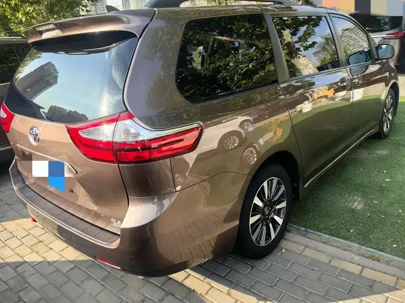 2020 Toyota Sienna с пробегом 99 000 км