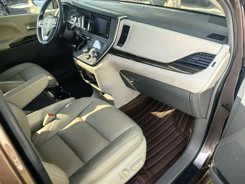 2020 Toyota Sienna с пробегом 99 000 км