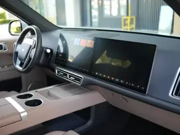 2025 Li Auto (Lixiang) L6 с пробегом 15 200 км