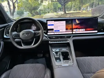2026 Geely Monjaro с пробегом 8 000 км