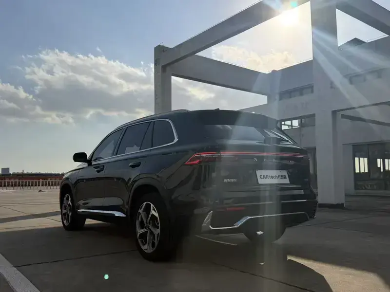2024 Geely Monjaro с пробегом 16 000 км