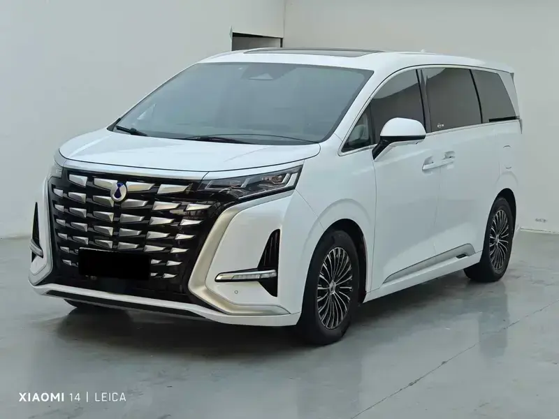 2022 Denza D9 с пробегом 37 000 км