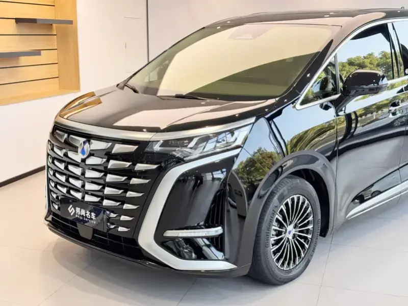 2024 Denza D9 с пробегом 38 000 км