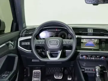 2024 Audi Q3 с пробегом 7 800 км