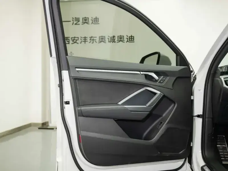 2024 Audi Q3 с пробегом 7 800 км