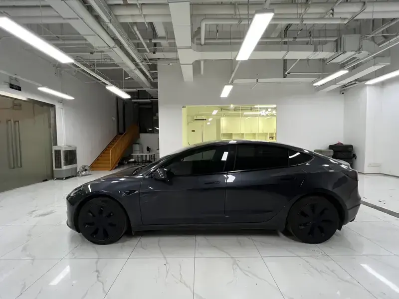 2023 Tesla Model 3 с пробегом 55 000 км