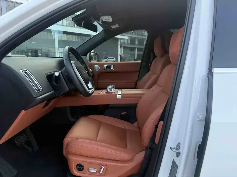 2024 Li Auto (Lixiang) L6 с пробегом 42 000 км