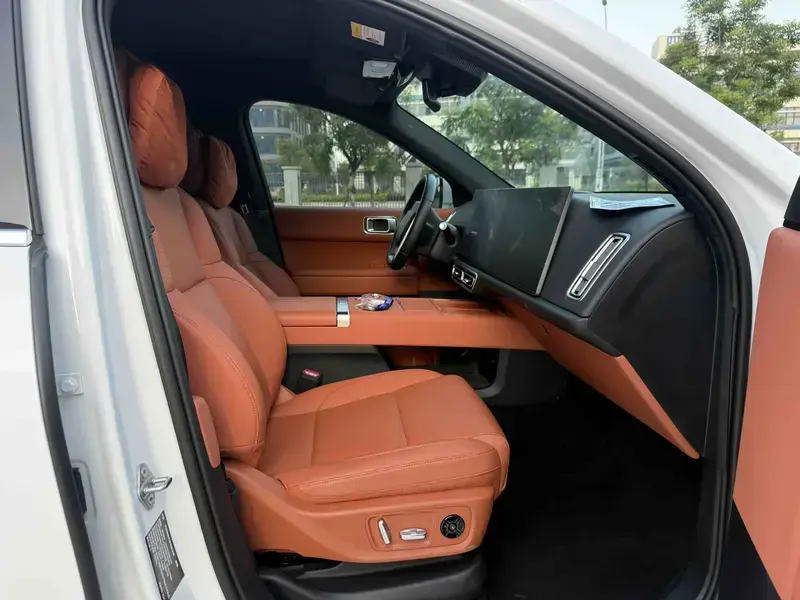 2024 Li Auto (Lixiang) L6 с пробегом 42 000 км