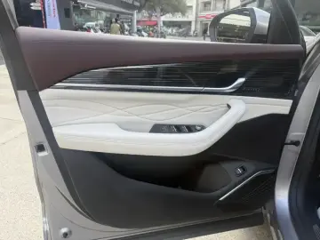 2024 Geely Monjaro с пробегом 25 000 км