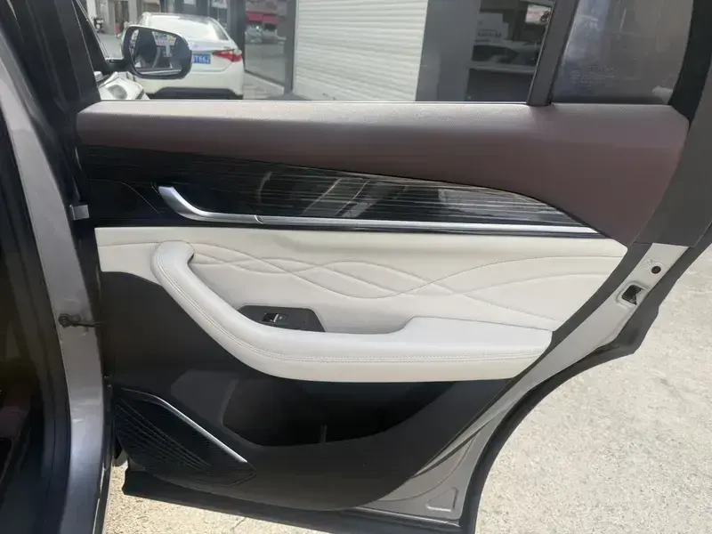 2024 Geely Monjaro с пробегом 25 000 км