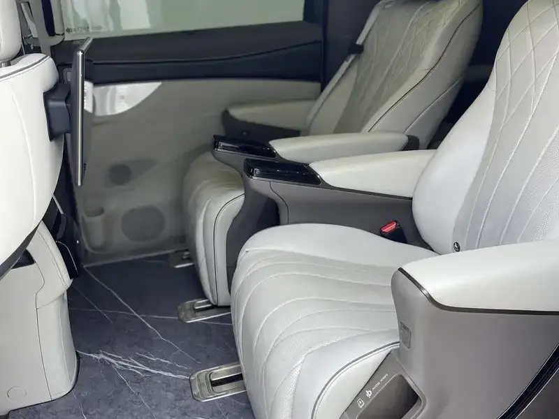 2022 Denza D9 с пробегом 141 000 км