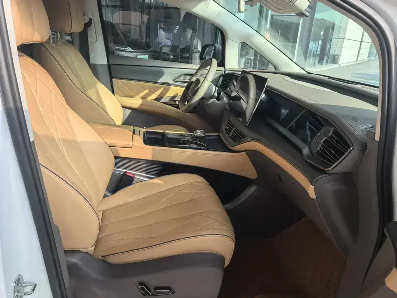 2022 Denza D9 с пробегом 49 000 км