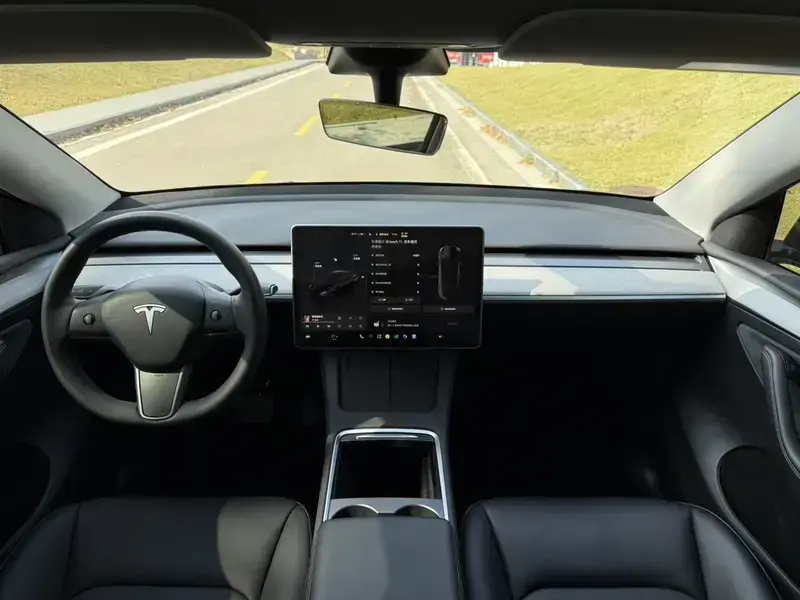 2023 Tesla Model Y с пробегом 76 000 км