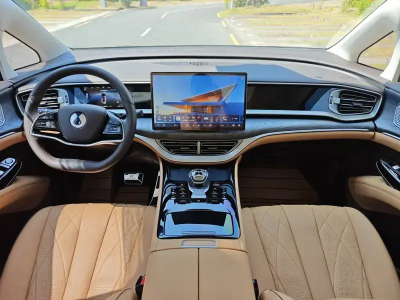 2024 Denza D9 с пробегом 42 000 км
