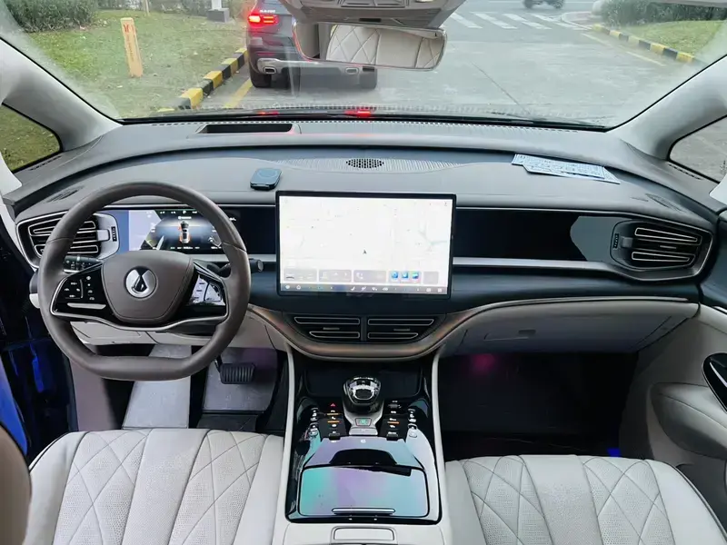2022 Denza D9 с пробегом 50 000 км