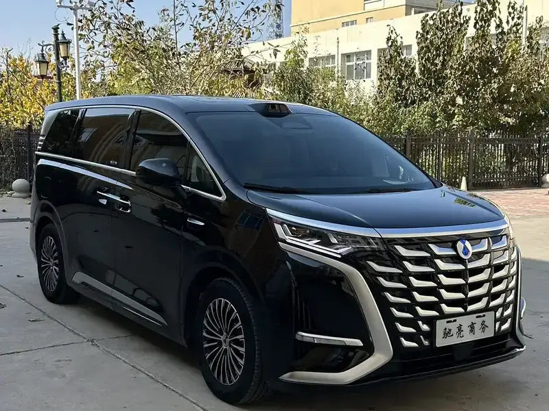 2025 Denza D9 с пробегом 31 000 км