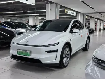2025 Tesla Model Y с пробегом 29 000 км