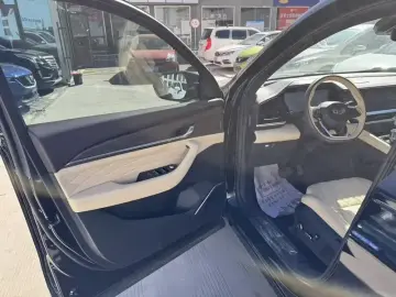 2025 Geely Monjaro с пробегом 16 000 км