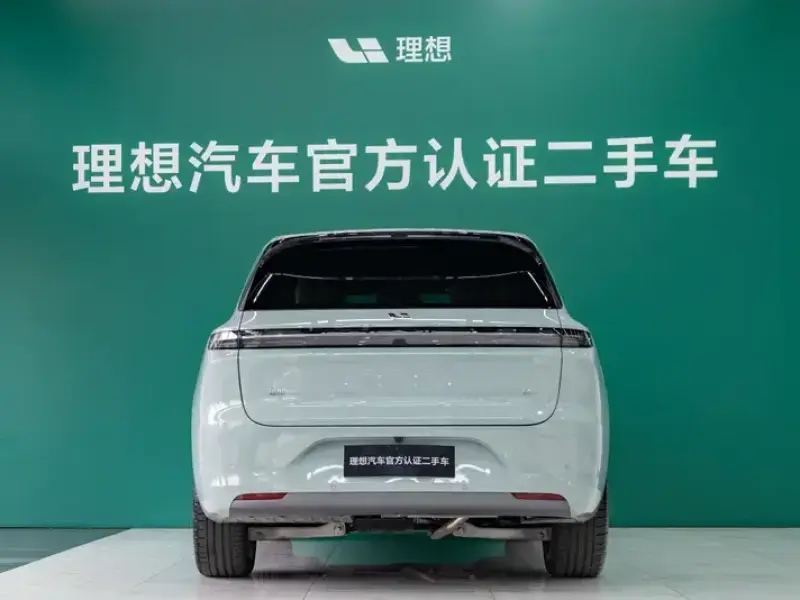 2025 Li Auto (Lixiang) L6 с пробегом 15 300 км