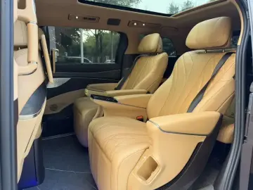 2025 Denza D9 с пробегом 57 000 км